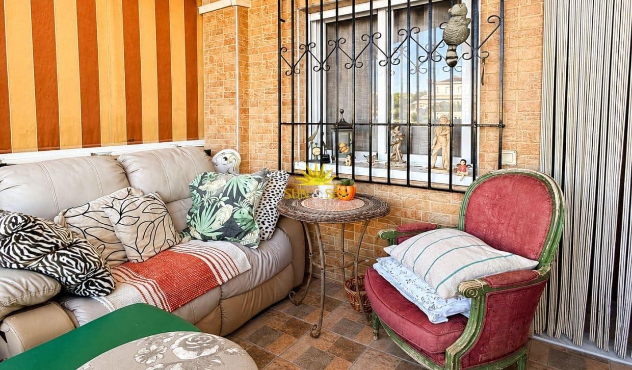 2 soveværelse Bungalow til salg i Aguas Nuevas med swimmingpool - € 179.000 (Ref: 9919008)