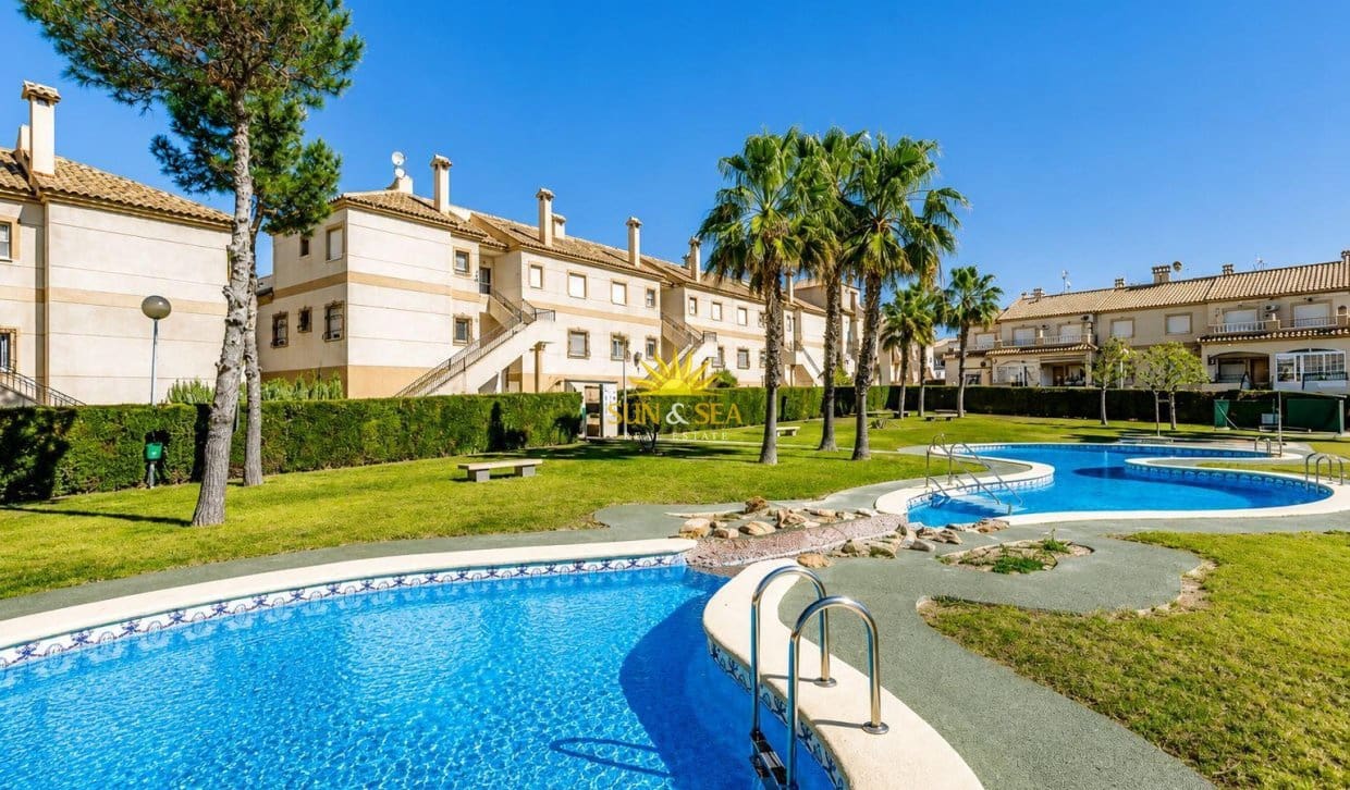 2 soveværelse Bungalow til salg i Aguas Nuevas med swimmingpool - € 179.000 (Ref: 9919008)