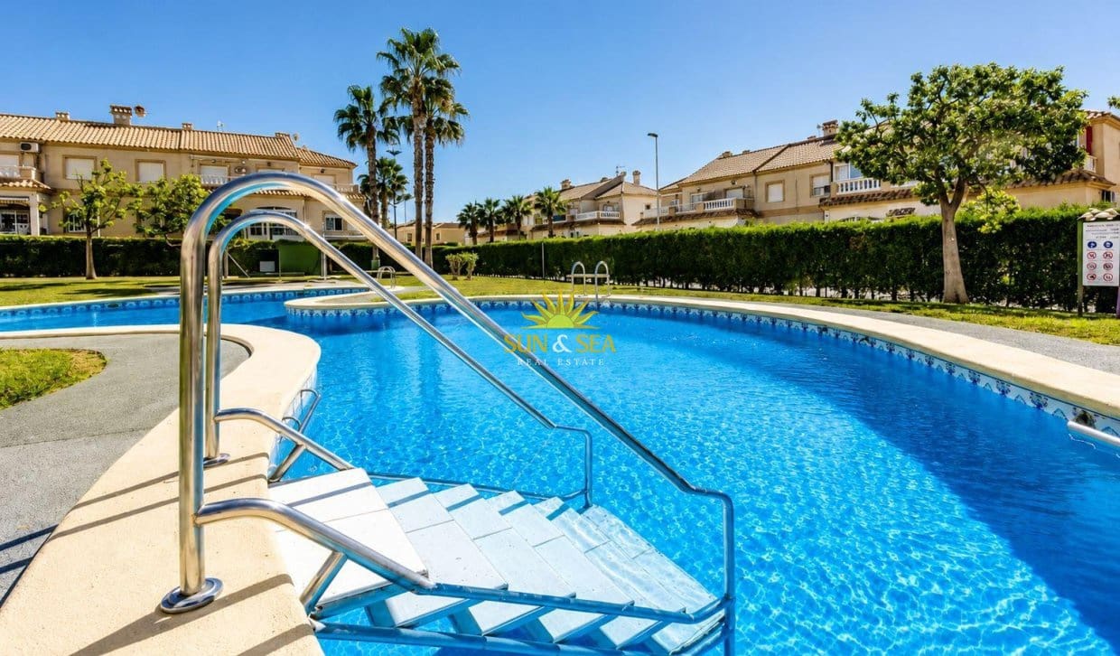 2 soveværelse Bungalow til salg i Aguas Nuevas med swimmingpool - € 179.000 (Ref: 9919008)