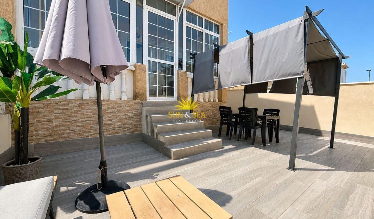 2 soverom Bungalow til salgs i Aguas Nuevas med svømmebasseng garasje - € 169 900 (Ref: 9919009)