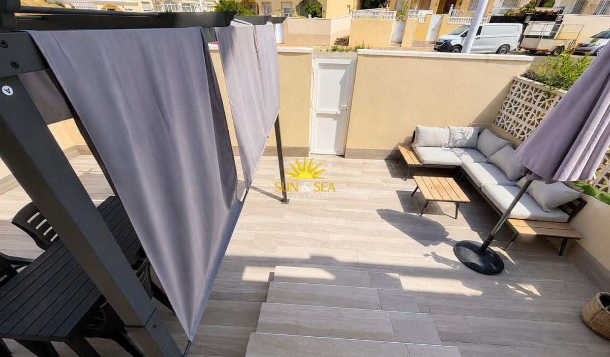 2 soverom Bungalow til salgs i Aguas Nuevas med svømmebasseng garasje - € 169 900 (Ref: 9919009)
