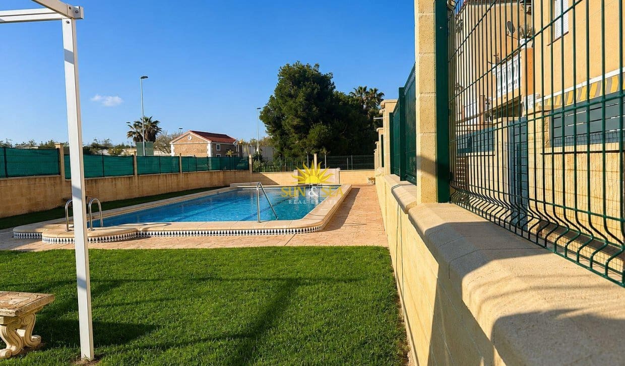 3 soveværelse Bungalow til salg i Torrevieja - € 141.000 (Ref: 9919097)