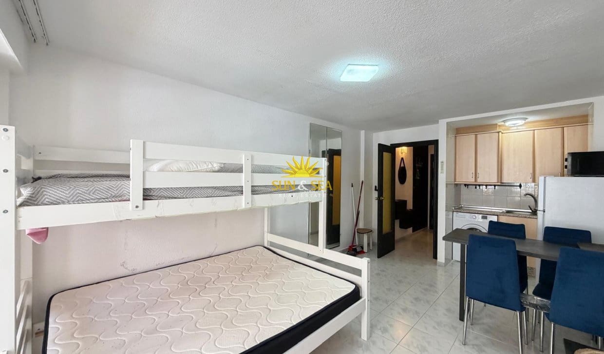 1 Zimmer Apartment zu verkaufen in Torrevieja - 90.000 € (Ref: 9920933)