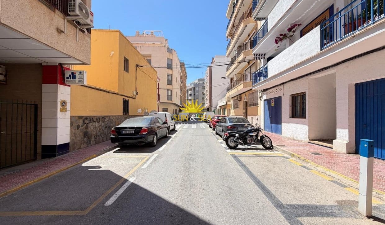 1 Zimmer Apartment zu verkaufen in Torrevieja - 90.000 € (Ref: 9920933)