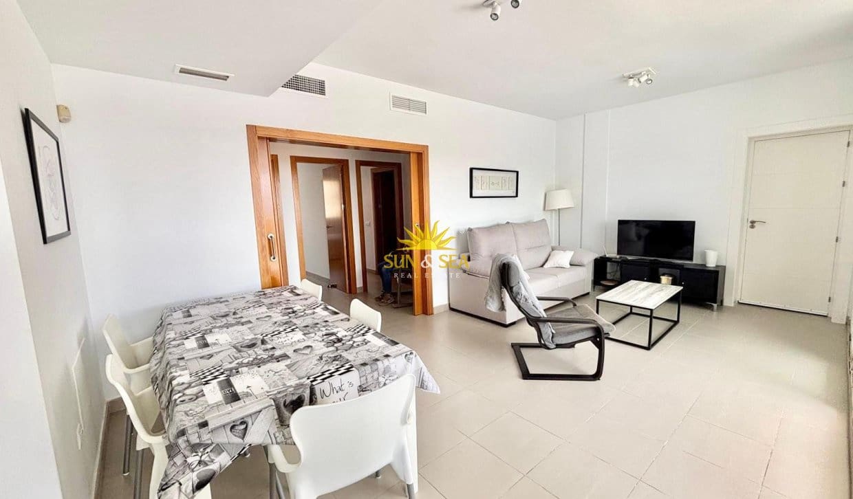 2 slaapkamer Appartement te huur in La Manga del Mar Menor met zwembad garage - € 950 (Ref: 9921097)