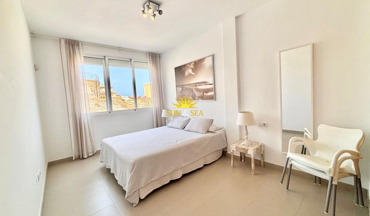2 slaapkamer Appartement te huur in La Manga del Mar Menor met zwembad garage - € 950 (Ref: 9921097)