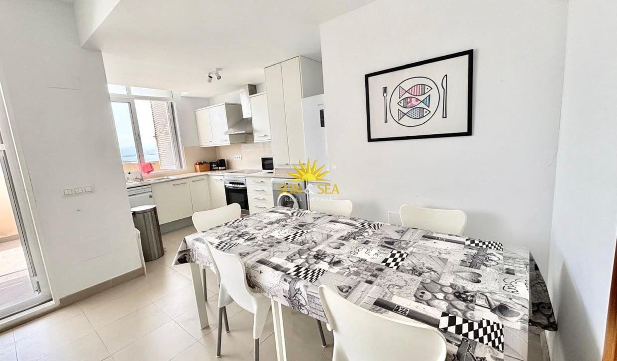 2 slaapkamer Appartement te huur in La Manga del Mar Menor met zwembad garage - € 950 (Ref: 9921097)