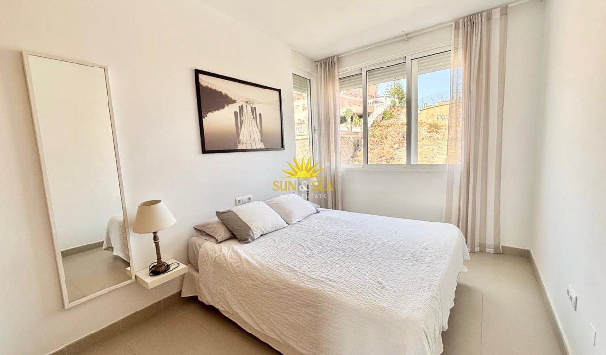 2 slaapkamer Appartement te huur in La Manga del Mar Menor met zwembad garage - € 950 (Ref: 9921097)