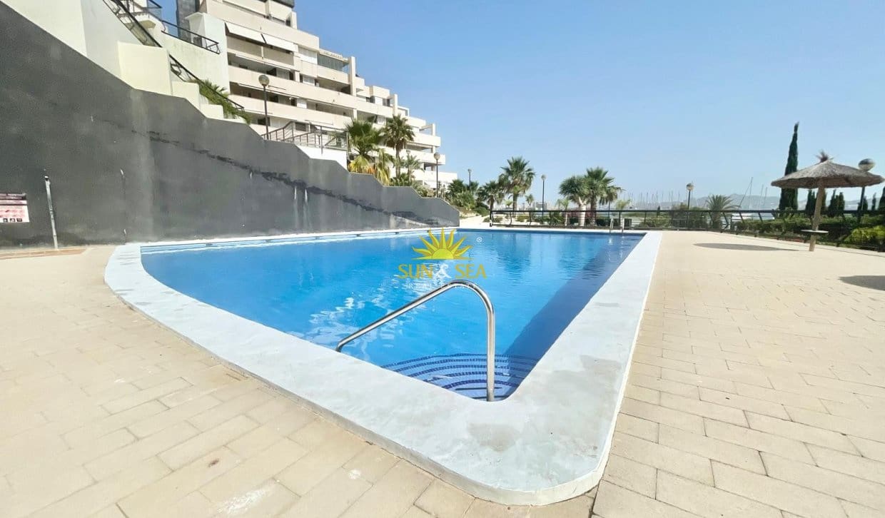2 slaapkamer Appartement te huur in La Manga del Mar Menor met zwembad garage - € 950 (Ref: 9921097)