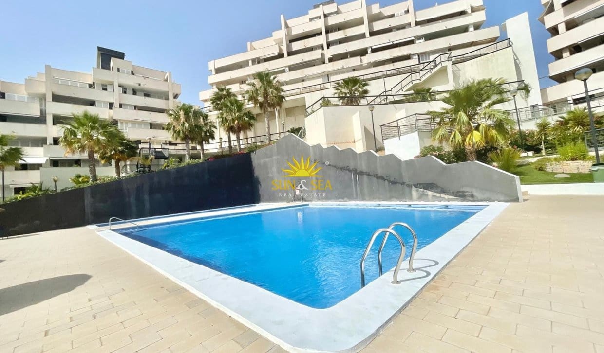 2 slaapkamer Appartement te huur in La Manga del Mar Menor met zwembad garage - € 950 (Ref: 9921097)