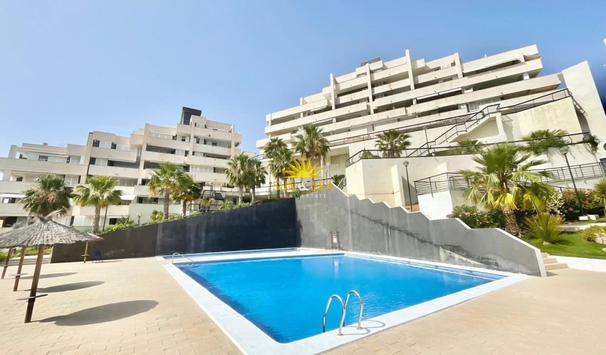 2 slaapkamer Appartement te huur in La Manga del Mar Menor met zwembad garage - € 950 (Ref: 9921097)