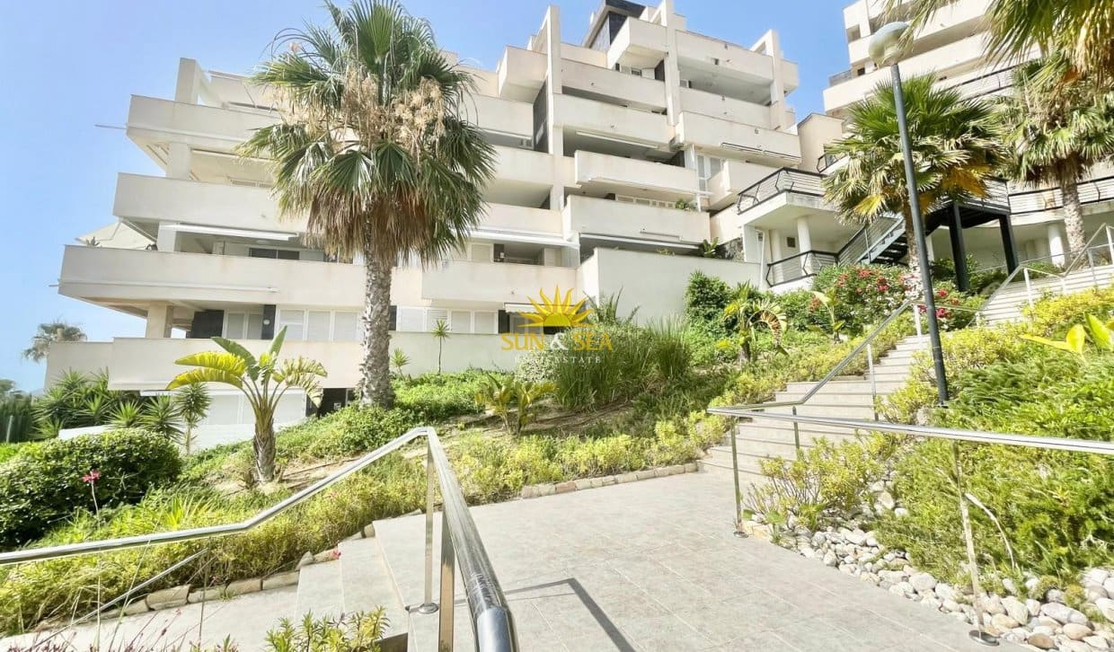 2 slaapkamer Appartement te huur in La Manga del Mar Menor met zwembad garage - € 950 (Ref: 9921097)