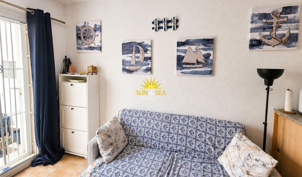 2 soveværelse Bungalow til salg i Torrevieja med swimmingpool - € 135.000 (Ref: 9921404)