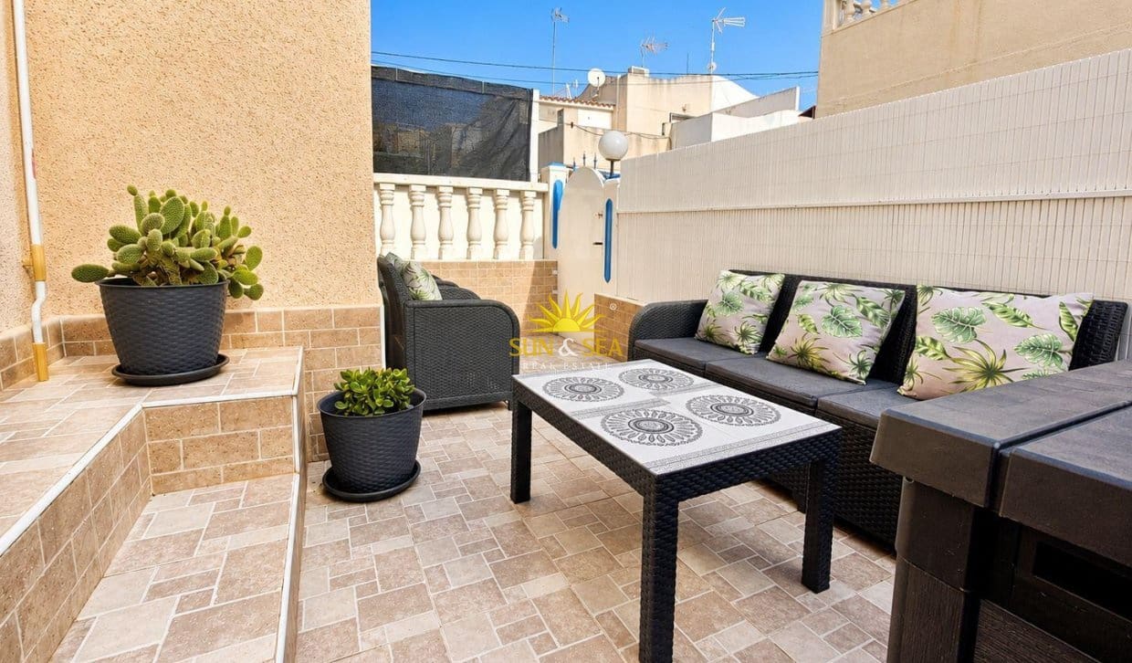 2 soveværelse Bungalow til salg i Torrevieja med swimmingpool - € 135.000 (Ref: 9921404)