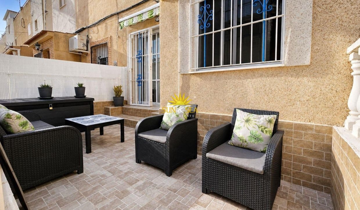 2 soveværelse Bungalow til salg i Torrevieja med swimmingpool - € 135.000 (Ref: 9921404)