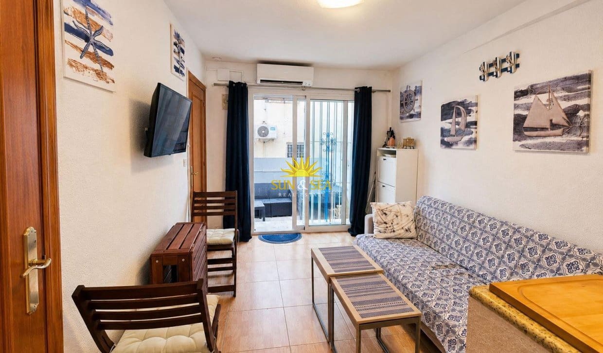 2 soveværelse Bungalow til salg i Torrevieja med swimmingpool - € 135.000 (Ref: 9921404)