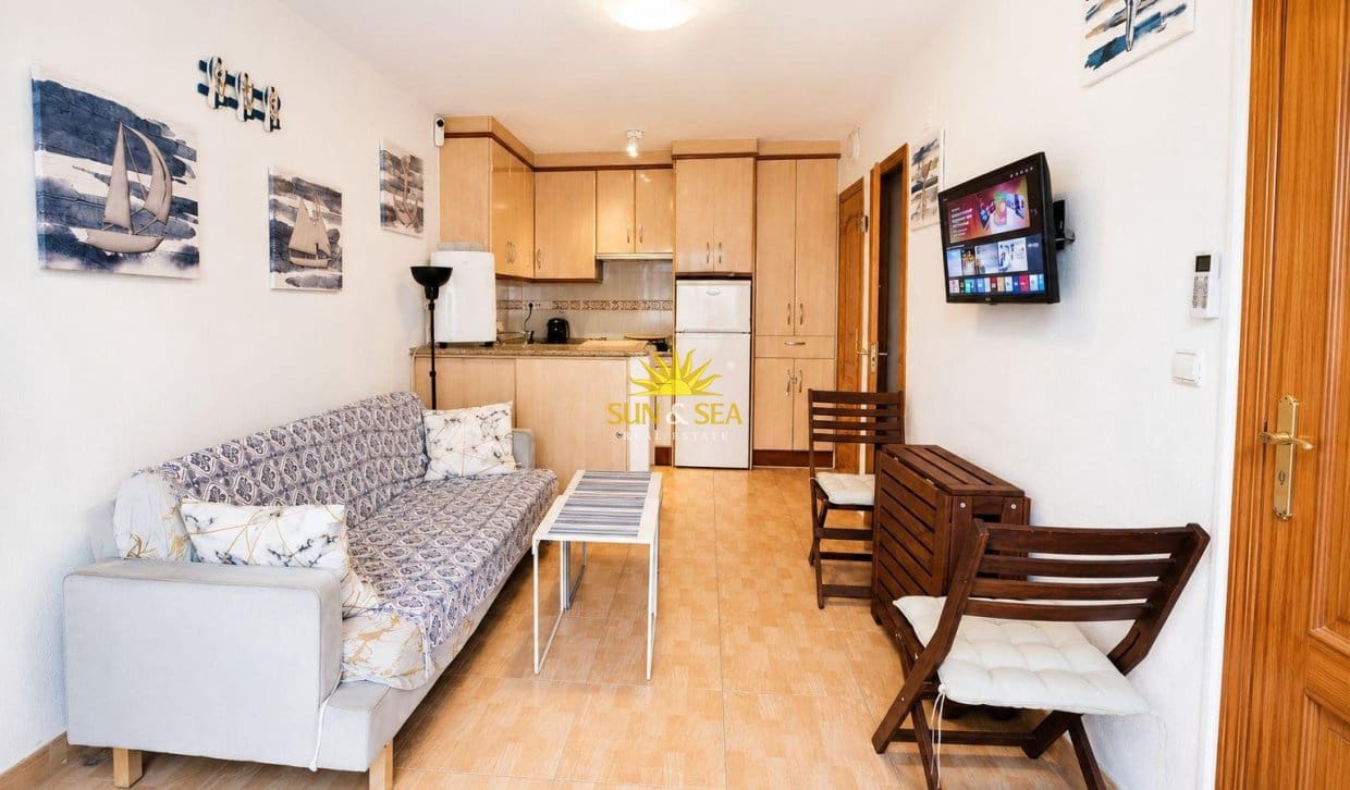 2 soveværelse Bungalow til salg i Torrevieja med swimmingpool - € 135.000 (Ref: 9921404)