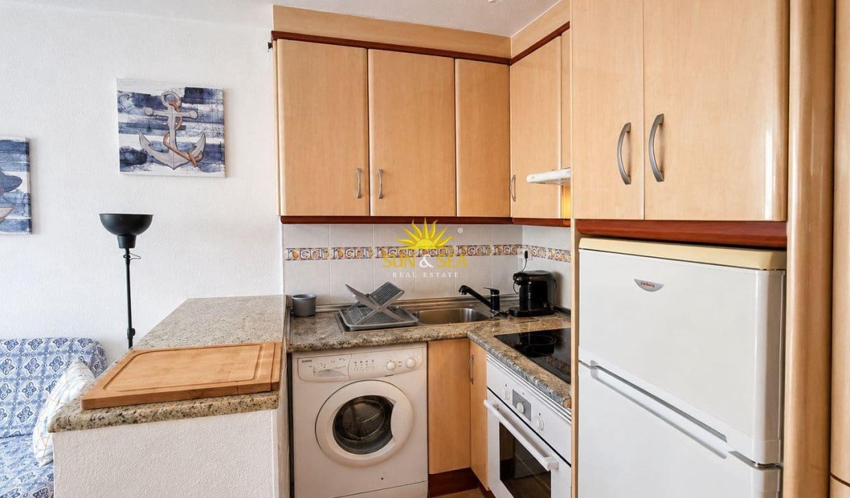 2 soveværelse Bungalow til salg i Torrevieja med swimmingpool - € 135.000 (Ref: 9921404)