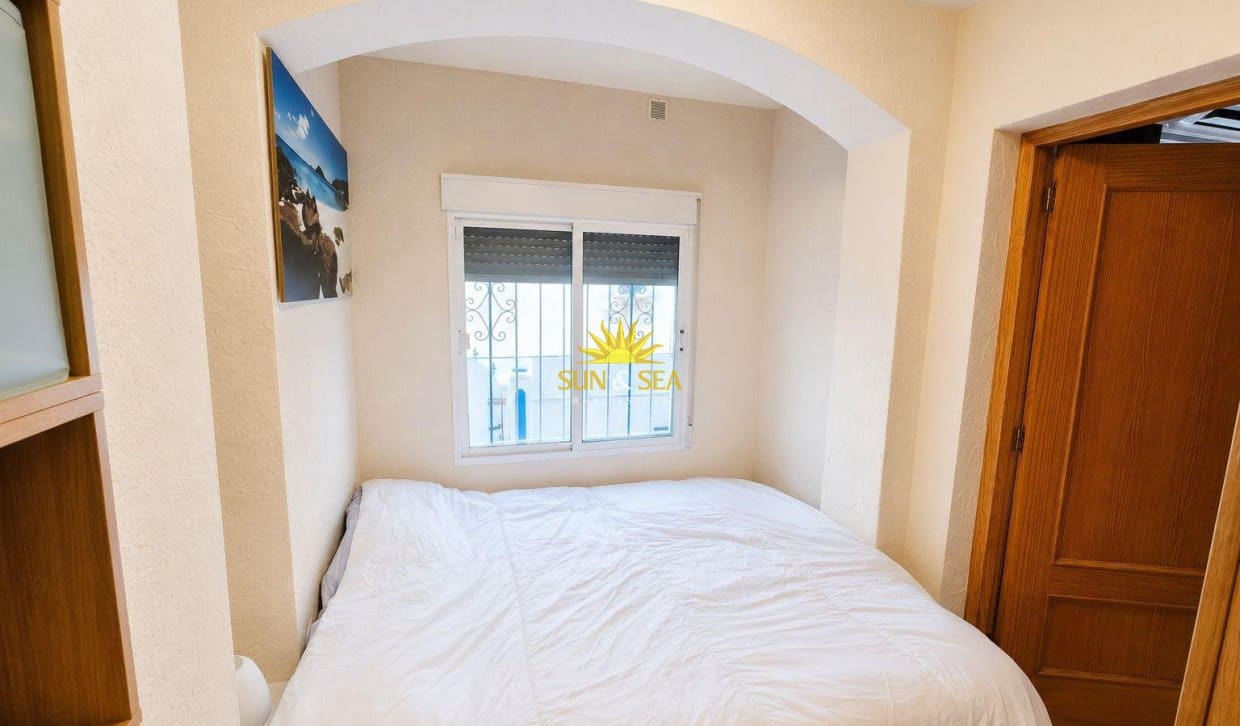 2 soveværelse Bungalow til salg i Torrevieja med swimmingpool - € 135.000 (Ref: 9921404)