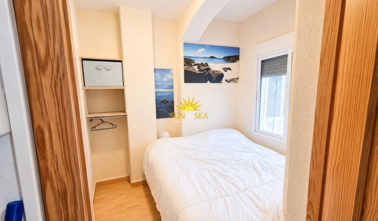 2 soveværelse Bungalow til salg i Torrevieja med swimmingpool - € 135.000 (Ref: 9921404)