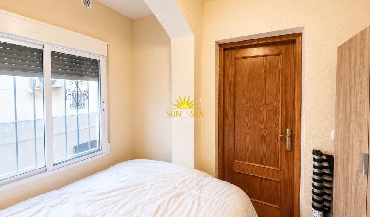 2 soveværelse Bungalow til salg i Torrevieja med swimmingpool - € 135.000 (Ref: 9921404)