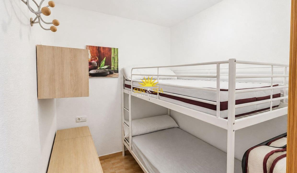 2 soveværelse Bungalow til salg i Torrevieja med swimmingpool - € 135.000 (Ref: 9921404)