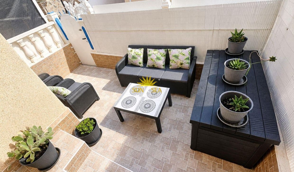 2 soveværelse Bungalow til salg i Torrevieja med swimmingpool - € 135.000 (Ref: 9921404)