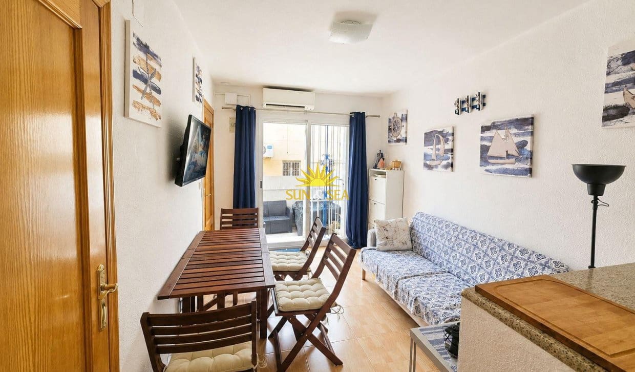 2 soveværelse Bungalow til salg i Torrevieja med swimmingpool - € 135.000 (Ref: 9921404)