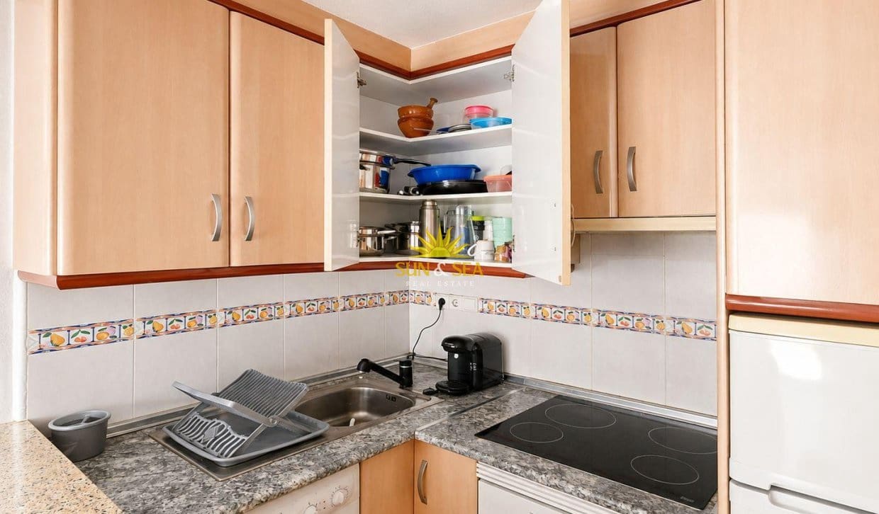 2 soveværelse Bungalow til salg i Torrevieja med swimmingpool - € 135.000 (Ref: 9921404)