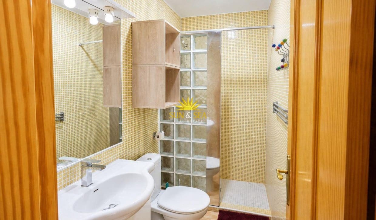 2 soveværelse Bungalow til salg i Torrevieja med swimmingpool - € 135.000 (Ref: 9921404)