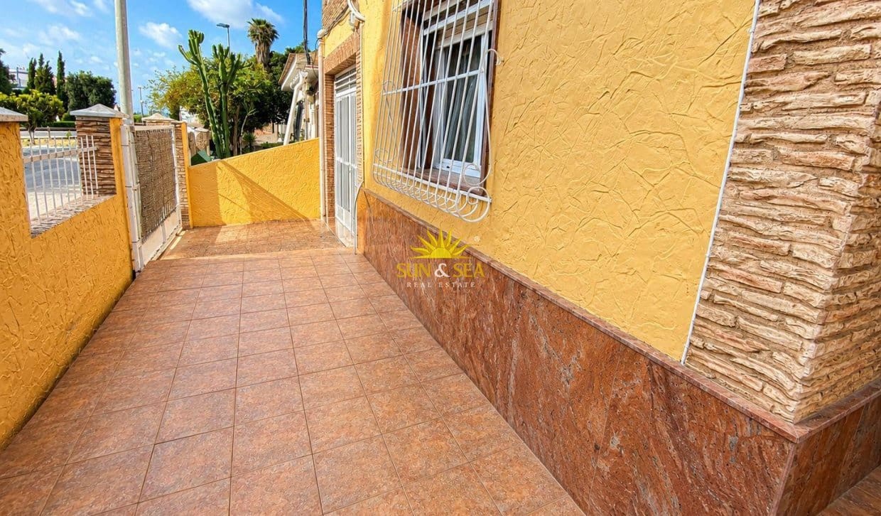 3 slaapkamer Huis te koop in Pilar de la Horadada met garage - € 249.000 (Ref: 9922995)