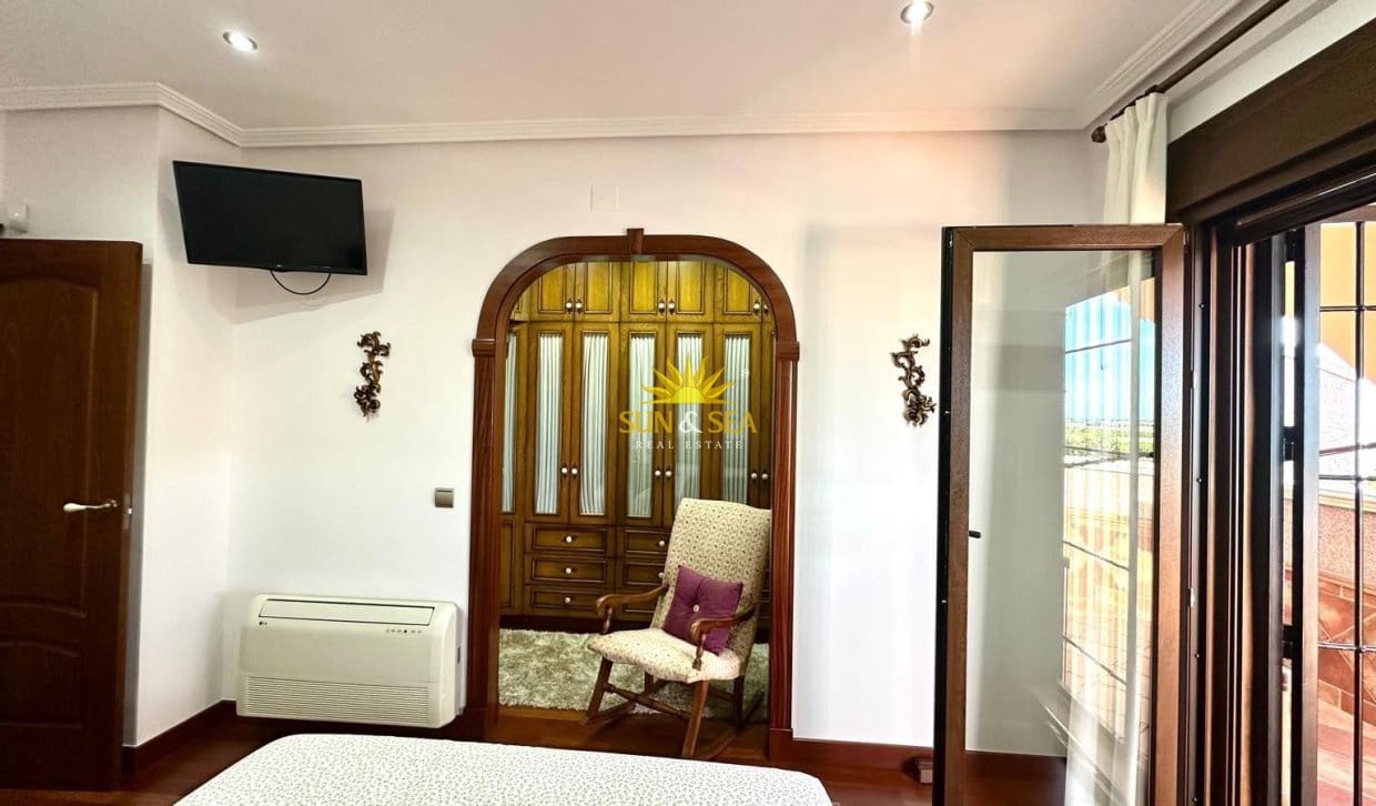 4 chambre Villa/Maison Semi-Mitoyenne à vendre à Los Altos avec garage - 449 900 € (Ref: 9922996)