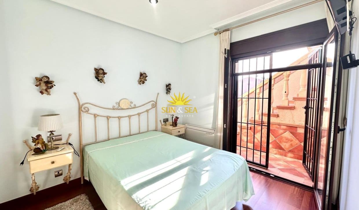 4 chambre Villa/Maison Semi-Mitoyenne à vendre à Los Altos avec garage - 449 900 € (Ref: 9922996)