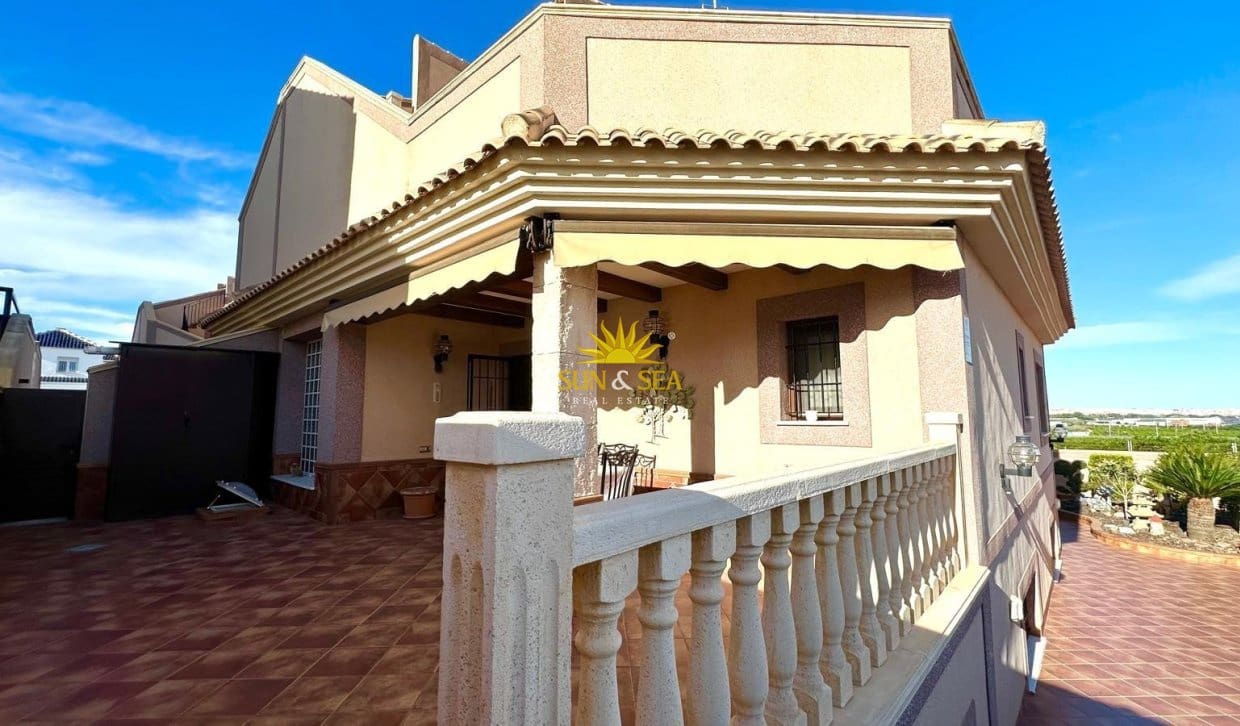 4 chambre Villa/Maison Semi-Mitoyenne à vendre à Los Altos avec garage - 449 900 € (Ref: 9922996)