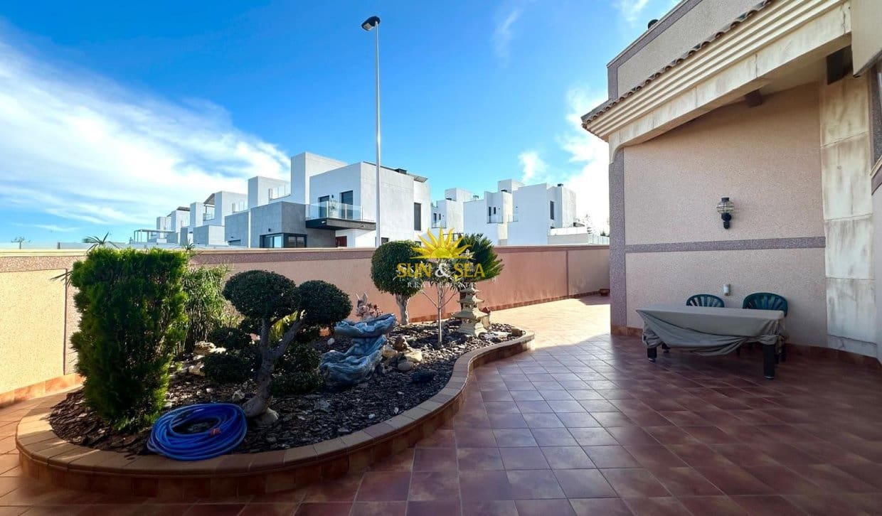4 chambre Villa/Maison Semi-Mitoyenne à vendre à Los Altos avec garage - 449 900 € (Ref: 9922996)