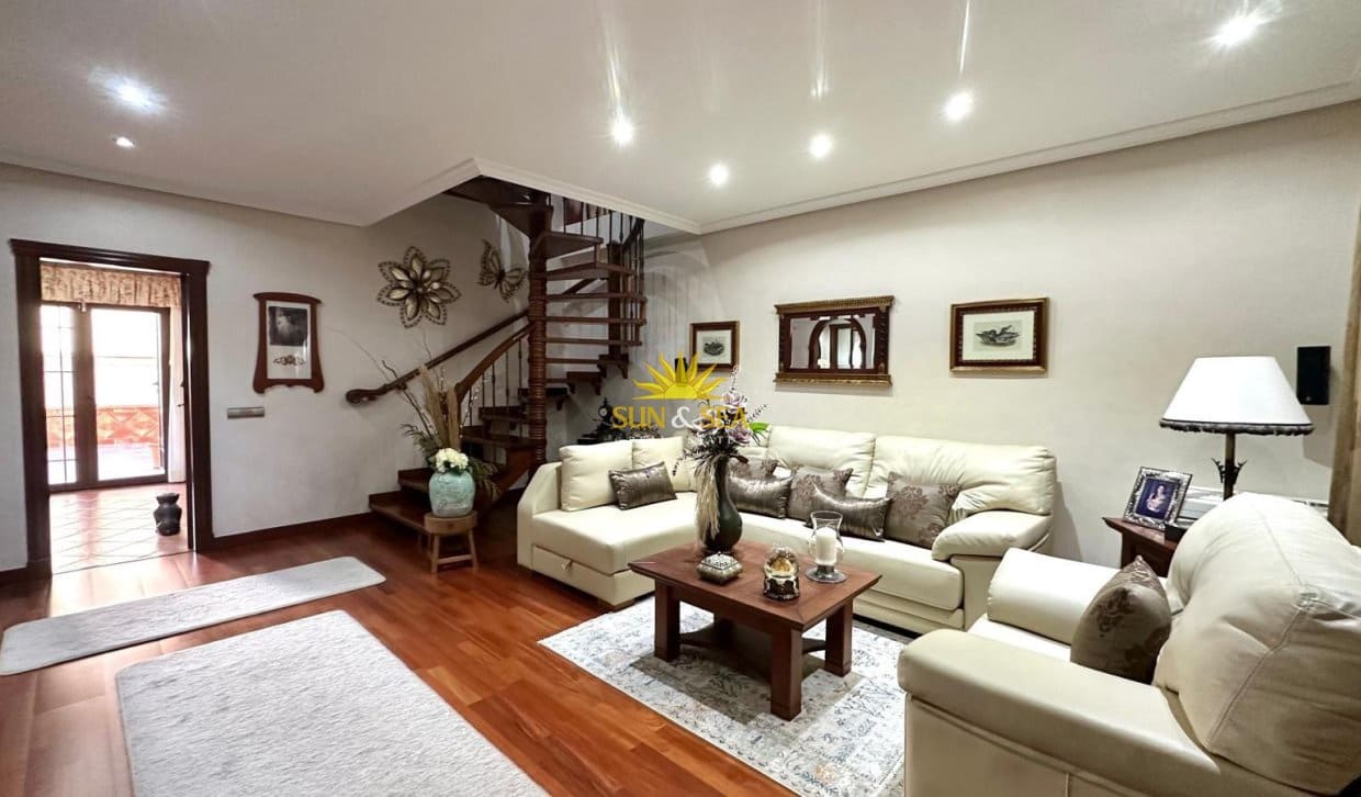 4 chambre Villa/Maison Semi-Mitoyenne à vendre à Los Altos avec garage - 449 900 € (Ref: 9922996)