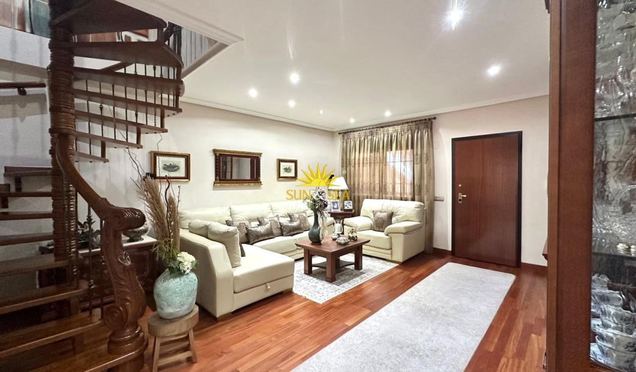 4 chambre Villa/Maison Semi-Mitoyenne à vendre à Los Altos avec garage - 449 900 € (Ref: 9922996)