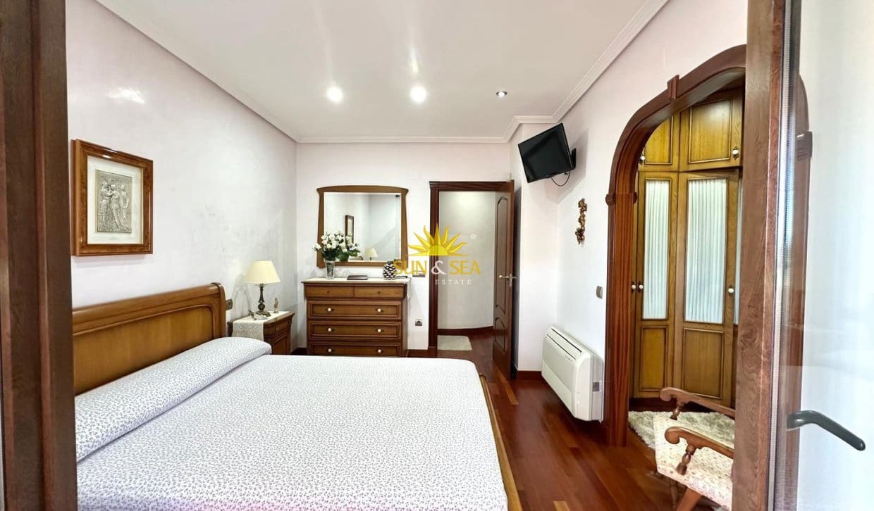 4 chambre Villa/Maison Semi-Mitoyenne à vendre à Los Altos avec garage - 449 900 € (Ref: 9922996)