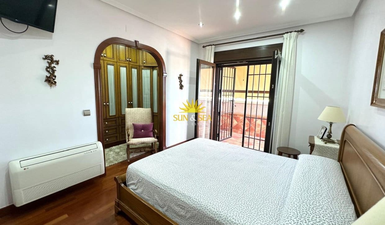 4 chambre Villa/Maison Semi-Mitoyenne à vendre à Los Altos avec garage - 449 900 € (Ref: 9922996)