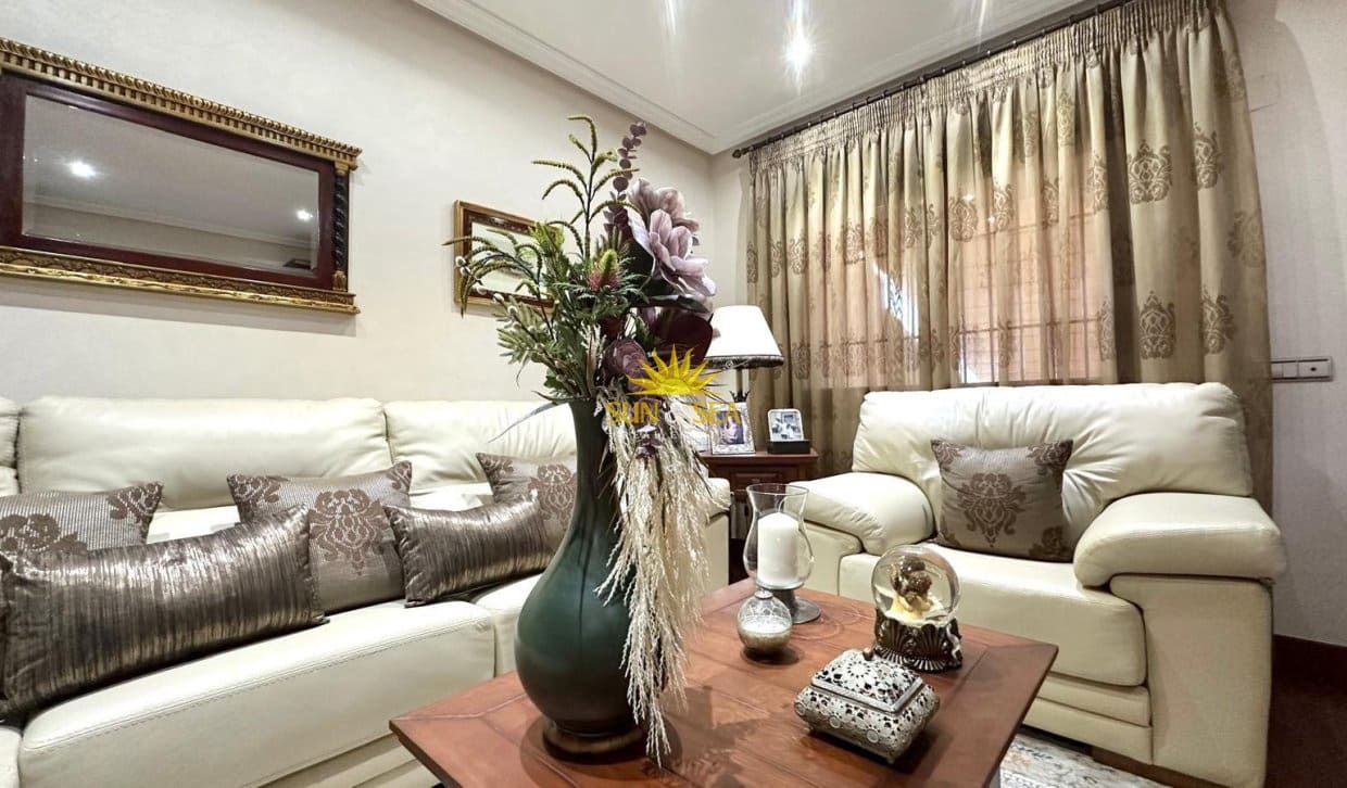 4 chambre Villa/Maison Semi-Mitoyenne à vendre à Los Altos avec garage - 449 900 € (Ref: 9922996)