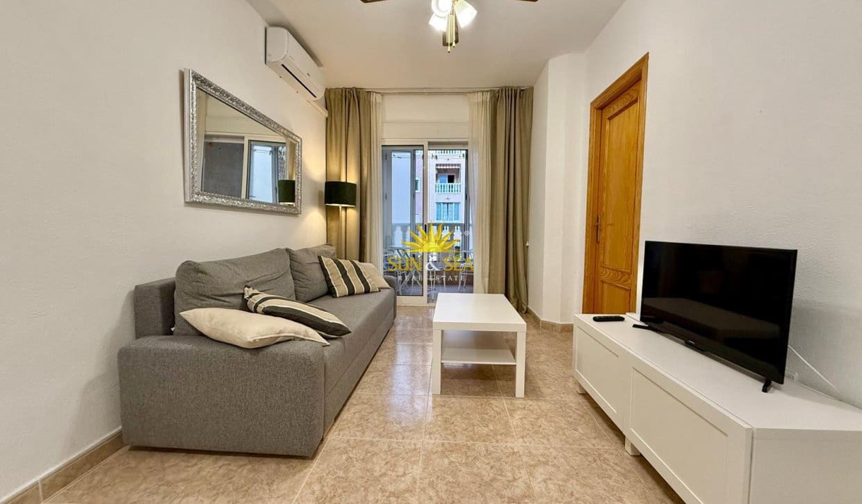 1 makuuhuone Huoneisto myytävänä paikassa Torrevieja mukana uima-altaan - 109 900 € (Ref: 9924863)