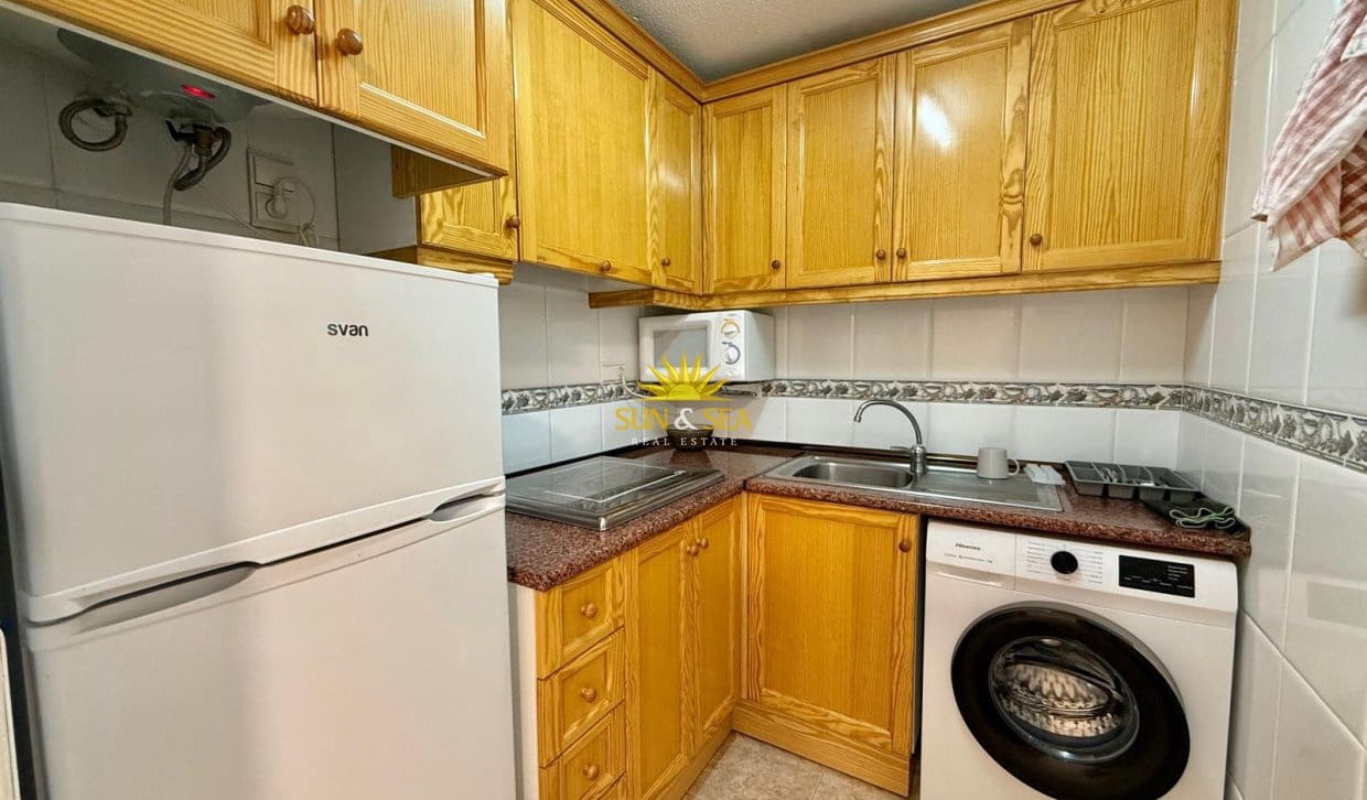 1 makuuhuone Huoneisto myytävänä paikassa Torrevieja mukana uima-altaan - 109 900 € (Ref: 9924863)