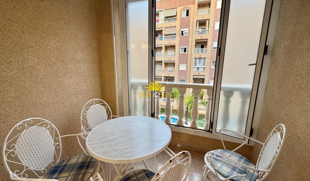 1 makuuhuone Huoneisto myytävänä paikassa Torrevieja mukana uima-altaan - 109 900 € (Ref: 9924863)