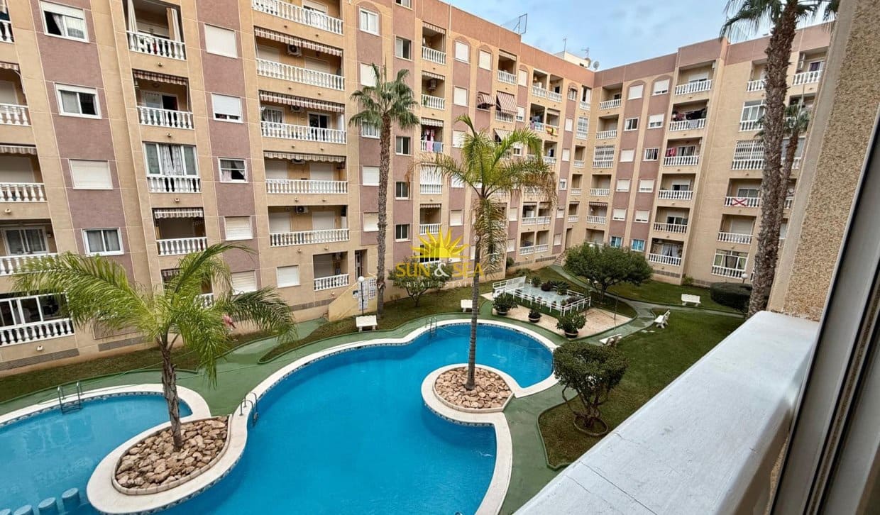 1 makuuhuone Huoneisto myytävänä paikassa Torrevieja mukana uima-altaan - 109 900 € (Ref: 9924863)