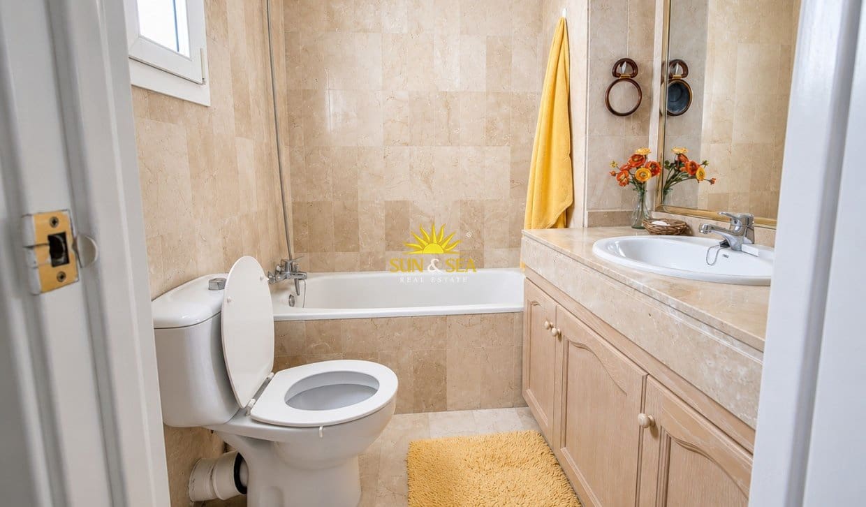 Ático de 2 habitaciones en Torrevieja en venta con garaje - 220.000 € (Ref: 9924944)