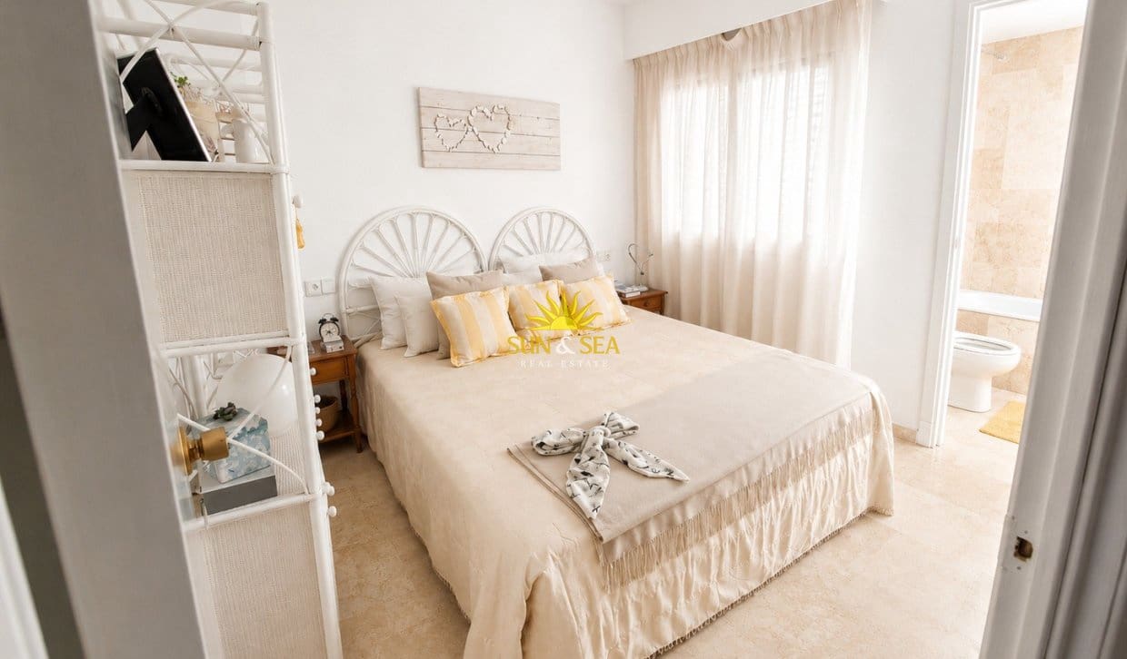 Ático de 2 habitaciones en Torrevieja en venta con garaje - 220.000 € (Ref: 9924944)