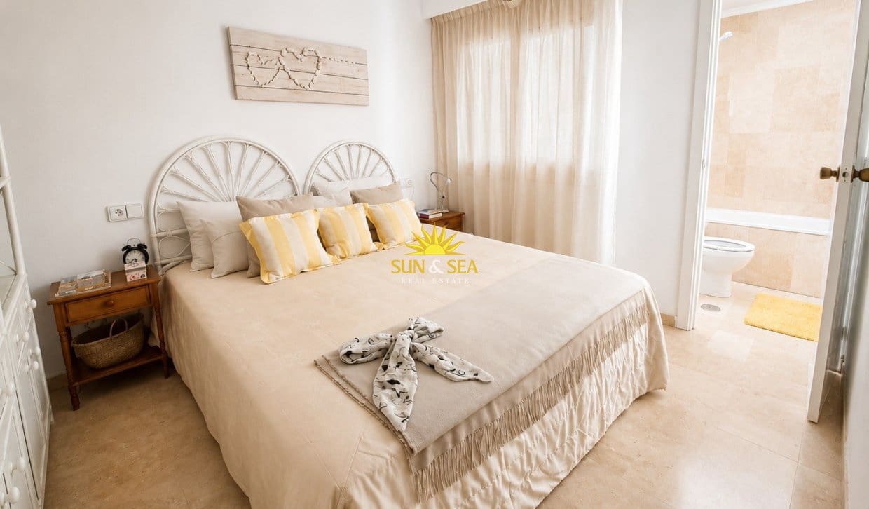 Ático de 2 habitaciones en Torrevieja en venta con garaje - 220.000 € (Ref: 9924944)