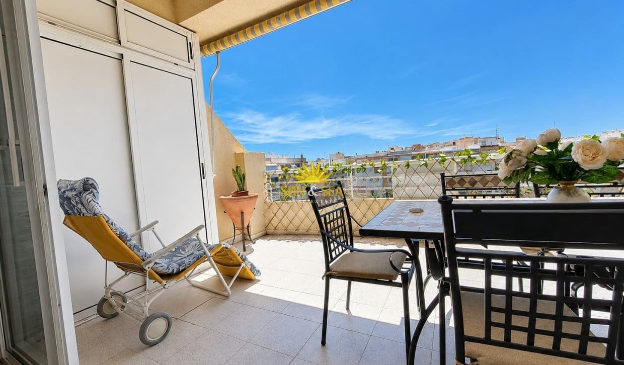 Ático de 2 habitaciones en Torrevieja en venta con garaje - 220.000 € (Ref: 9924944)
