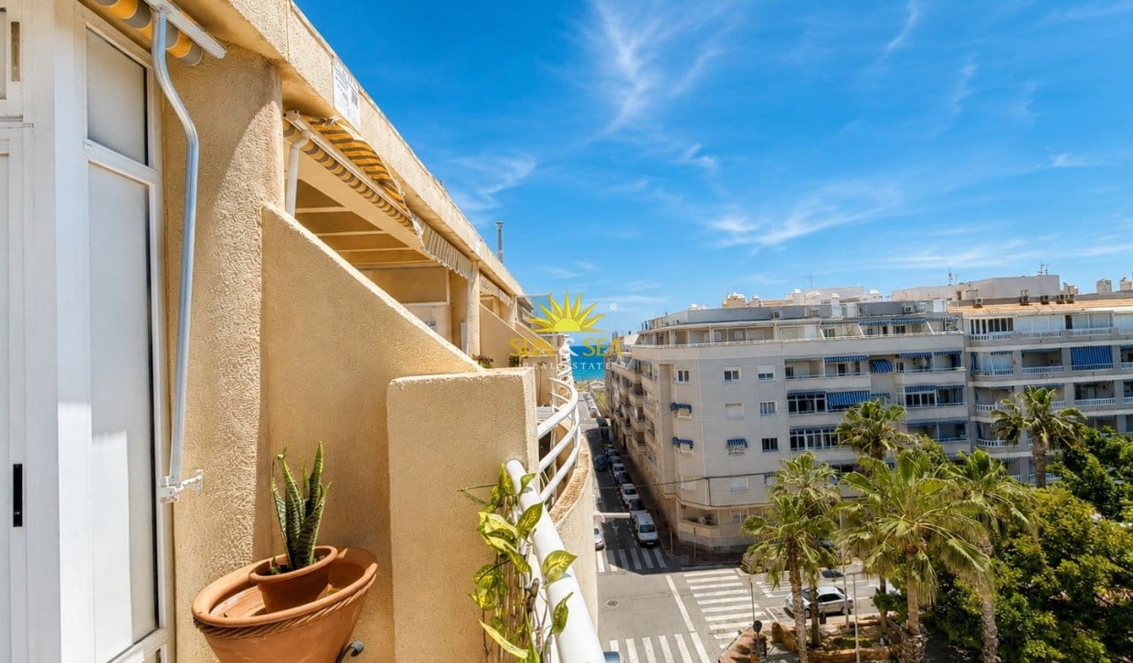 Ático de 2 habitaciones en Torrevieja en venta con garaje - 220.000 € (Ref: 9924944)
