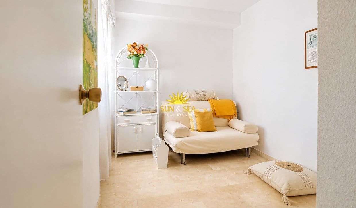 Ático de 2 habitaciones en Torrevieja en venta con garaje - 220.000 € (Ref: 9924944)